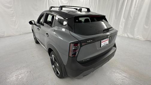 Gun Metallic/Super Black 2026 Nissan Kicks SR