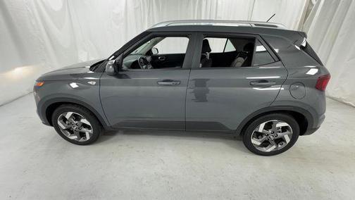 Ecotronic Gray 2025 Hyundai VENUE SEL