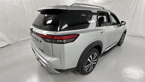 2025 Nissan Pathfinder Platinum 4WD