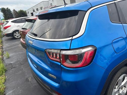 Laser Blue Pearlcoat 2018 Jeep Compass Latitude