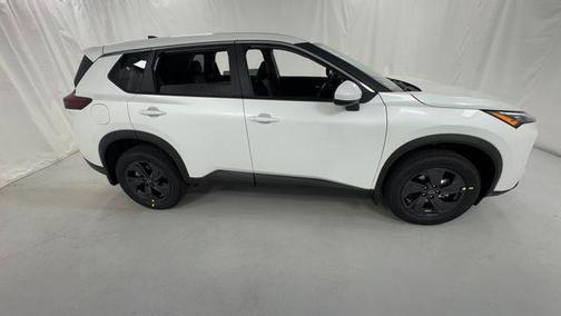 Everest White Pearl Tricoat 2026 Nissan Rogue SV