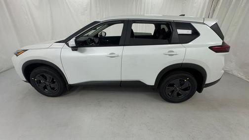 Everest White Pearl Tricoat 2026 Nissan Rogue SV