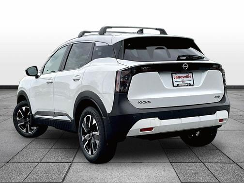 Aspen White Tricoat 2026 Nissan Kicks SV