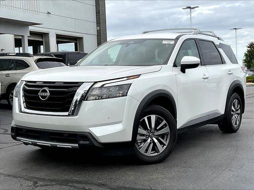Everest White Pearl Tricoat 2025 Nissan Pathfinder SL 4WD
