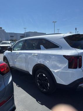 Glacial White Pearl 2024 Kia Sorento S
