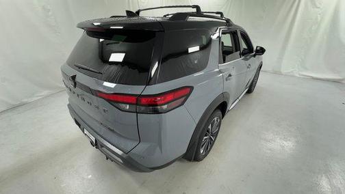 Boulder Gray Pearl/Super Black 2026 Nissan Pathfinder Platinum