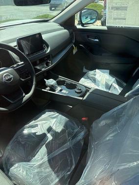 Everest White Pearl Tricoat 2026 Nissan Rogue SV