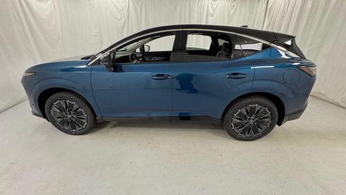 Aurora Blue Pearl Metallic/Super Black 2026 Nissan Murano Platinum