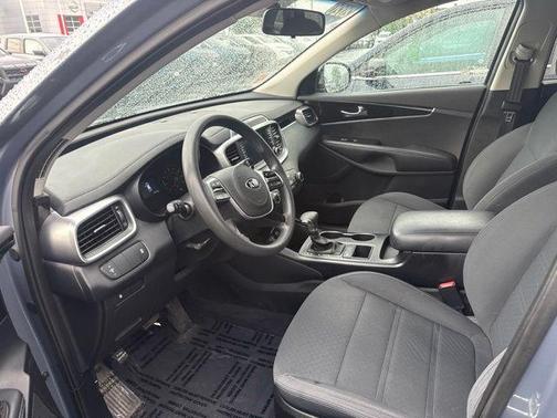 Everlasting Silver 2020 Kia Sorento LX