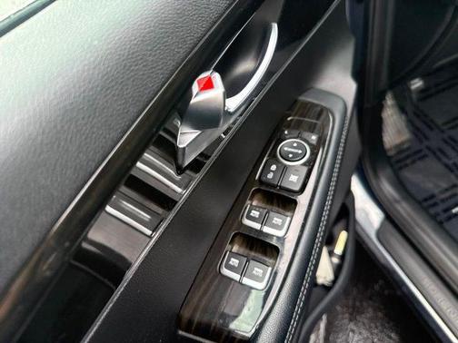 Everlasting Silver 2020 Kia Sorento LX