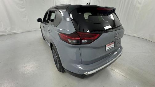 Boulder Gray Pearl/Super Black 2026 Nissan Rogue Platinum