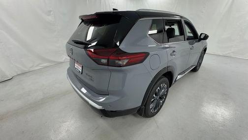 Boulder Gray Pearl/Super Black 2026 Nissan Rogue Platinum
