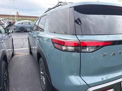 Baltic Teal 2026 Nissan Pathfinder SL