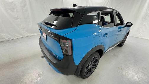 Arctic Ice Blue Metallic/Super Black 2026 Nissan Kicks SR