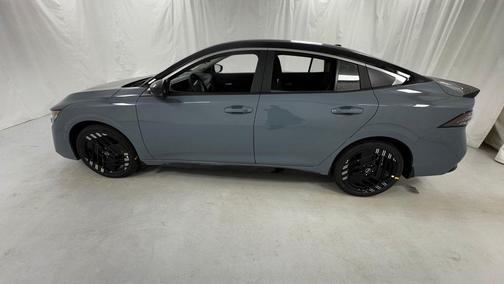 Atlantic Gray Metallic/Super Black 2026 Nissan Sentra SR