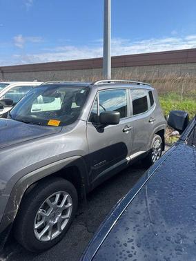 Graphite Gray 2023 Jeep Renegade Latitude