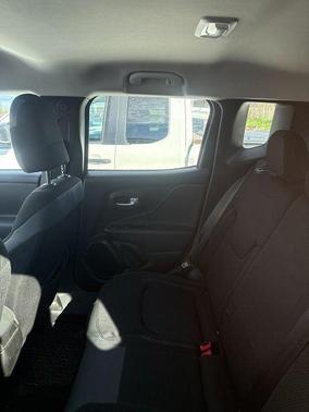 Graphite Gray 2023 Jeep Renegade Latitude