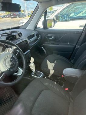 Graphite Gray 2023 Jeep Renegade Latitude