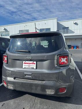 Graphite Gray 2023 Jeep Renegade Latitude