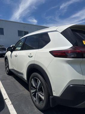 Pearl White Tricoat 2023 Nissan Rogue SL