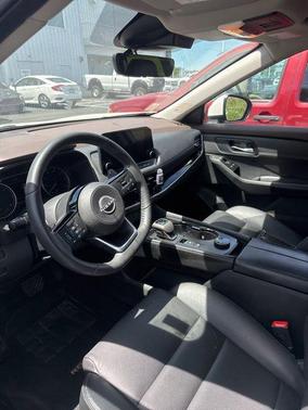 Pearl White Tricoat 2023 Nissan Rogue SL