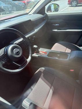 Scarlet Ember Tintcoat/Super Black 2025 Nissan Kicks SR