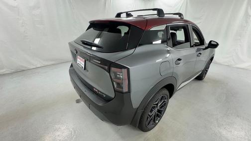 Gun Metallic/Scarlet Ember Tintcoat 2026 Nissan Kicks SR