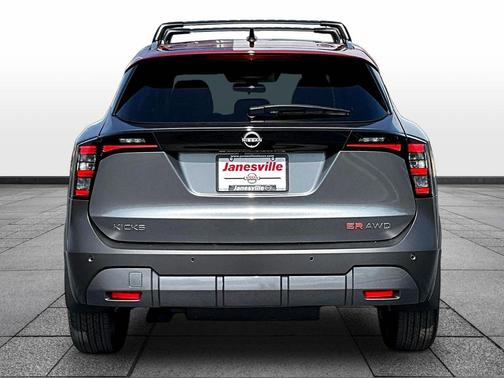 Gun Metallic/Scarlet Ember Tintcoat 2026 Nissan Kicks SR