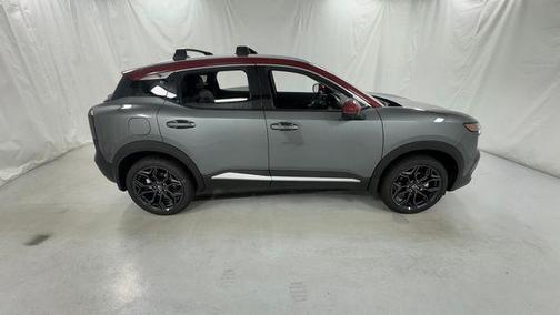 Gun Metallic/Scarlet Ember Tintcoat 2026 Nissan Kicks SR