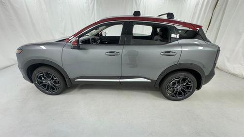 Gun Metallic/Scarlet Ember Tintcoat 2026 Nissan Kicks SR