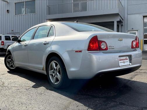 Silver Ice Metallic 2010 Chevrolet Malibu LS