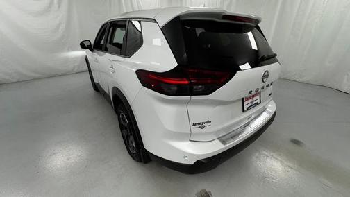 Everest White Pearl Tricoat 2026 Nissan Rogue SV