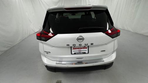 Everest White Pearl Tricoat 2026 Nissan Rogue SV