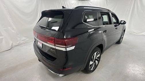 Deep Black Pearl 2025 Volkswagen Atlas 2.0T SE w/Technology 4MOTION