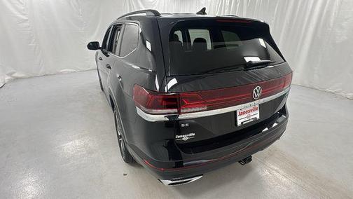 Deep Black Pearl 2025 Volkswagen Atlas 2.0T SE w/Technology 4MOTION