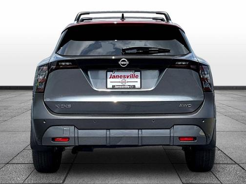 Gun Metallic/Scarlet Ember Tintcoat 2026 Nissan Kicks SV