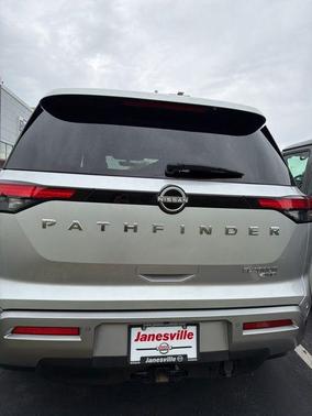 Brilliant Silver Metallic 2023 Nissan Pathfinder Platinum 4WD