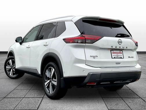 Everest White Pearl 2024 Nissan Rogue SL
