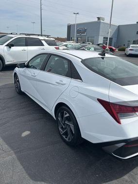 2024 Hyundai ELANTRA Limited