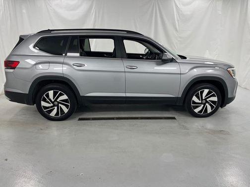 2025 Volkswagen Atlas 2.0T SE w/Technology 4MOTION