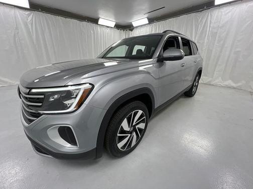 Deep Black Pearl 2025 Volkswagen Atlas 2.0T SE w/Technology 4MOTION