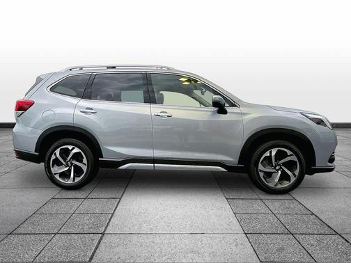 Ice Silver Metallic 2023 Subaru Forester Touring