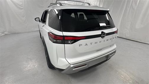 2025 Nissan Pathfinder SL 4WD
