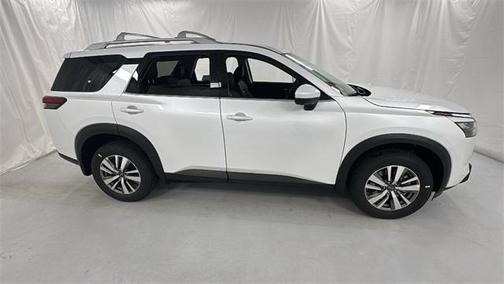 2025 Nissan Pathfinder SL 4WD