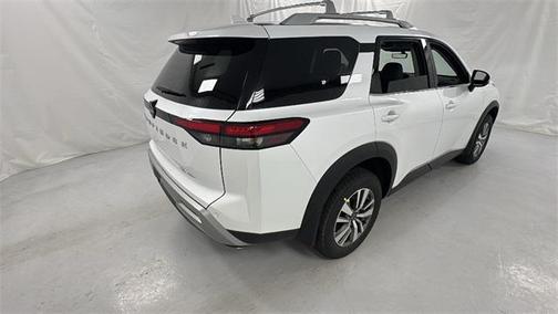 2025 Nissan Pathfinder SL 4WD