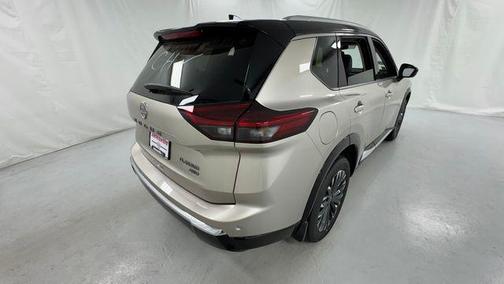 Champagne Silver Metallic/Super Black 2026 Nissan Rogue Platinum