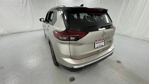 Champagne Silver Metallic/Super Black 2026 Nissan Rogue Platinum