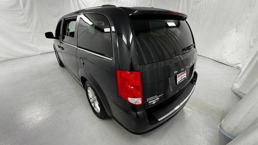 Black Onyx Crystal Pearlcoat 2020 Dodge Grand Caravan SXT
