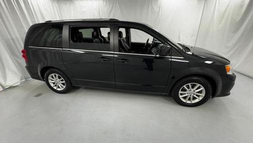 Black Onyx Crystal Pearlcoat 2020 Dodge Grand Caravan SXT