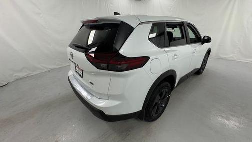 Everest White Pearl Tricoat 2026 Nissan Rogue SV